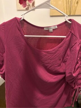 Green Envelope Women's Fuchsia Scoop Neck Ruched Sleeve Top